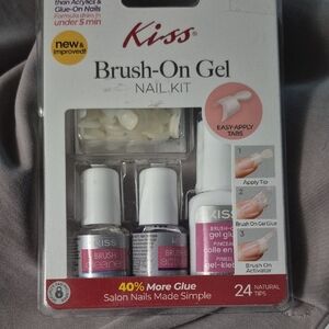 Kiss Brush-On Gel Nail Kit NWT